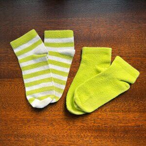 Lime green socks age 5-7 *Free in bundle*